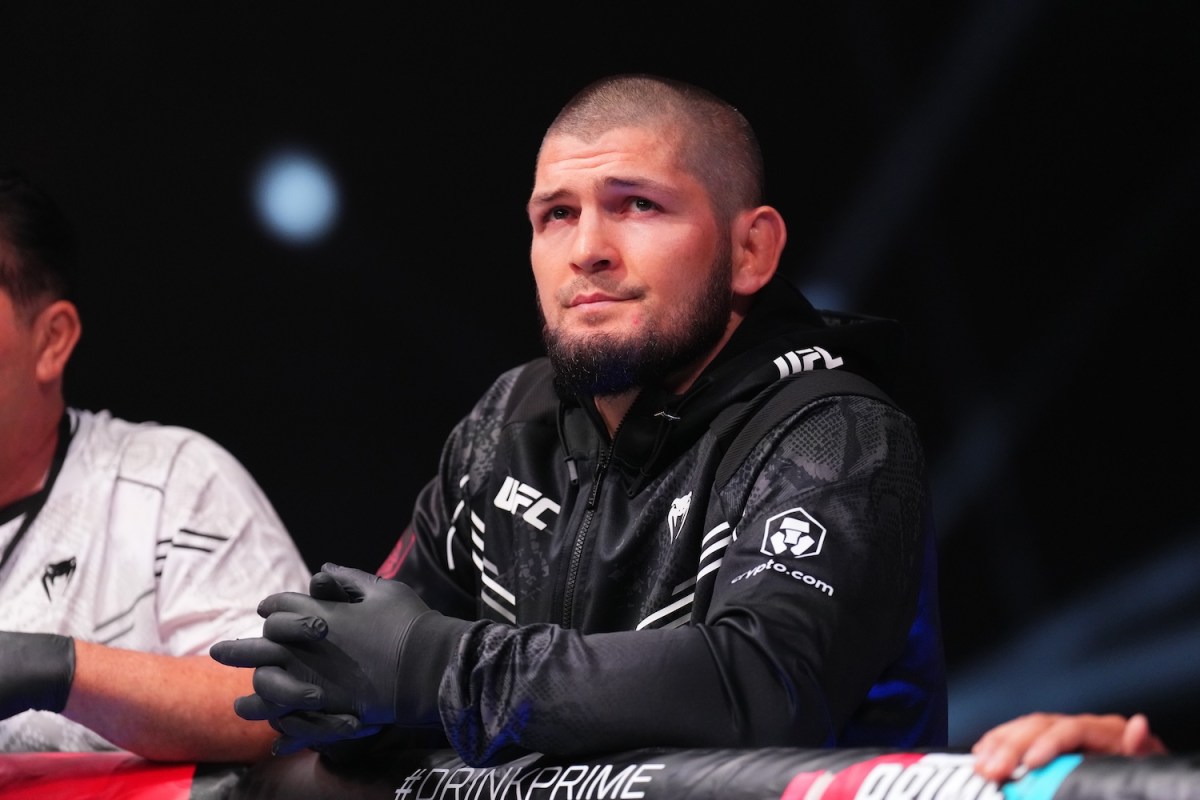 Why was khabib removed from plane